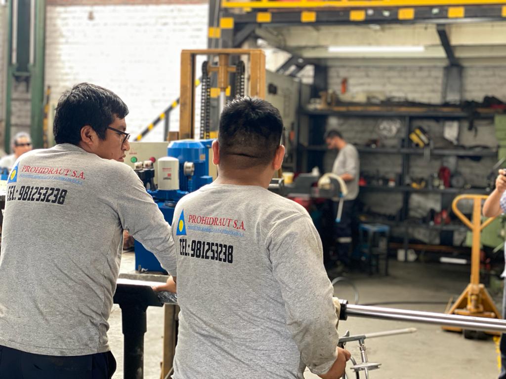 Equipo Prohidraut trabajando